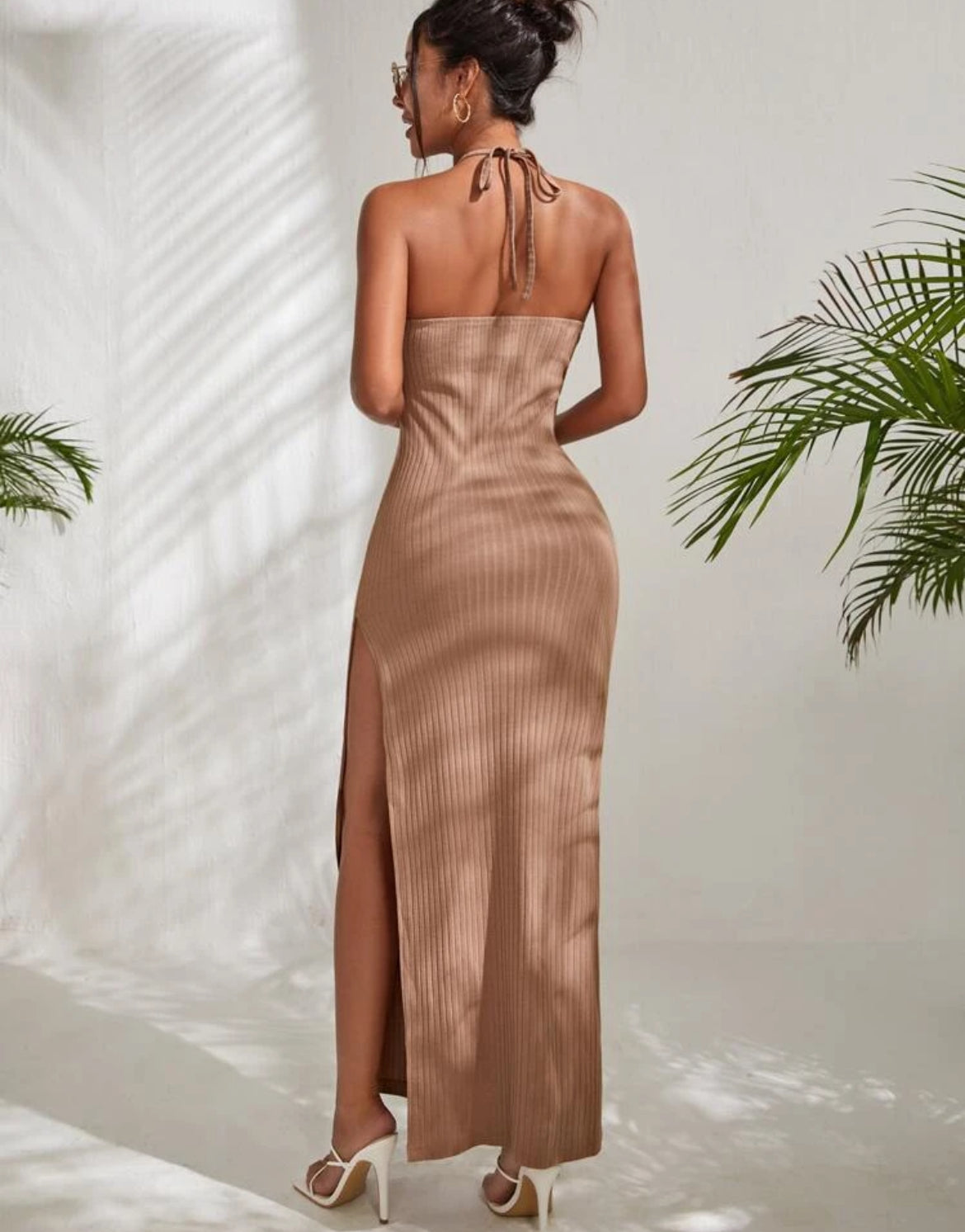 Backless dress