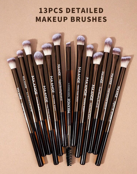 Makeup eye brushes