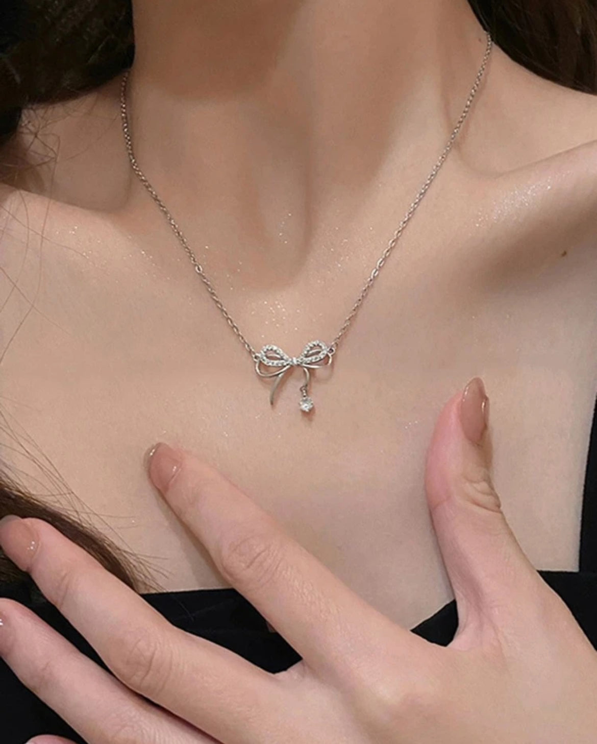 Bow necklace