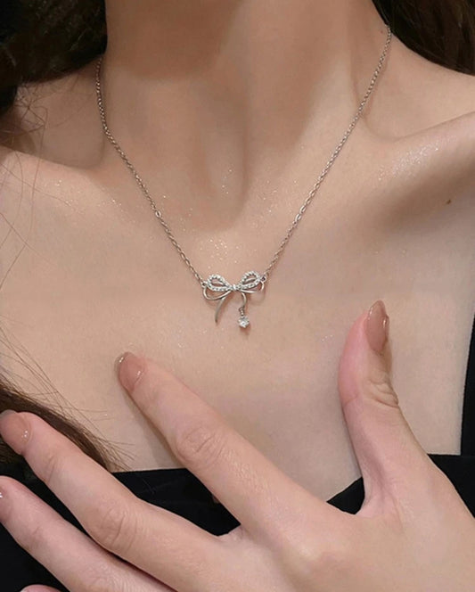 Bow necklace
