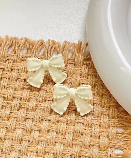 Bow earrings