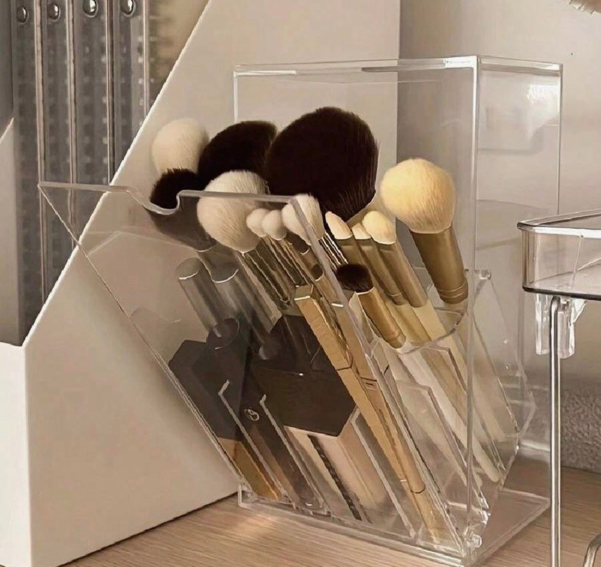 Brushes holder