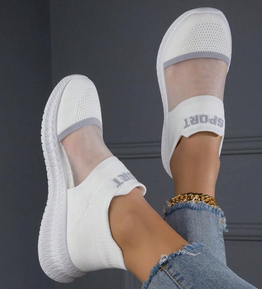 Sports shoes