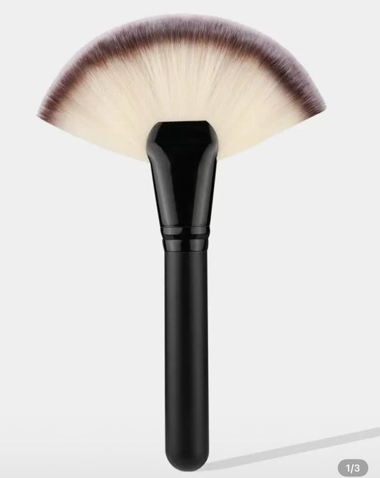 Makeup brush