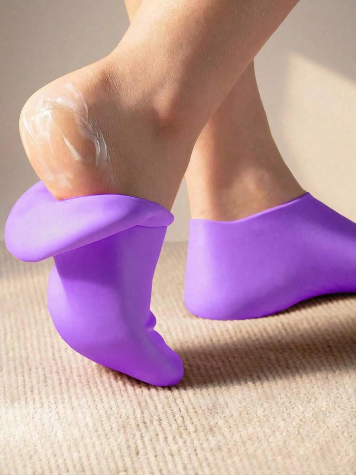Moisturizing foot socks