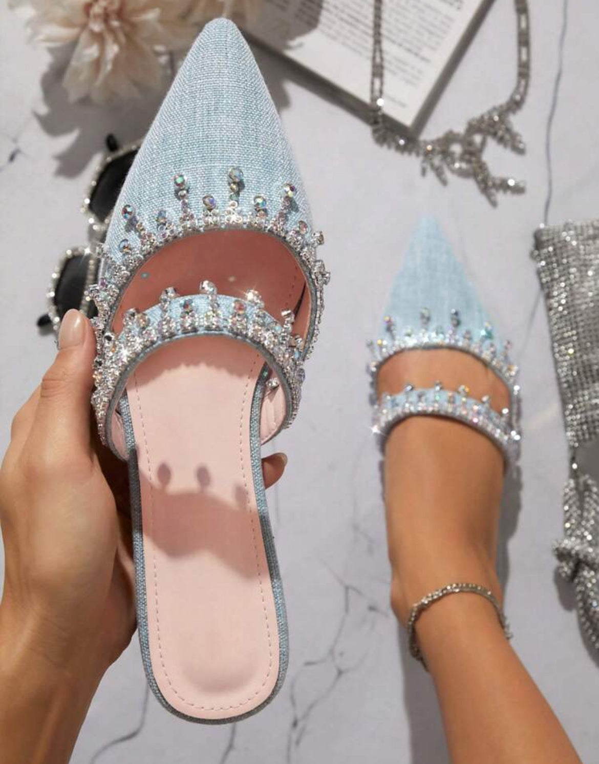 Flat shoes