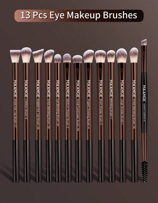 Makeup eye brushes